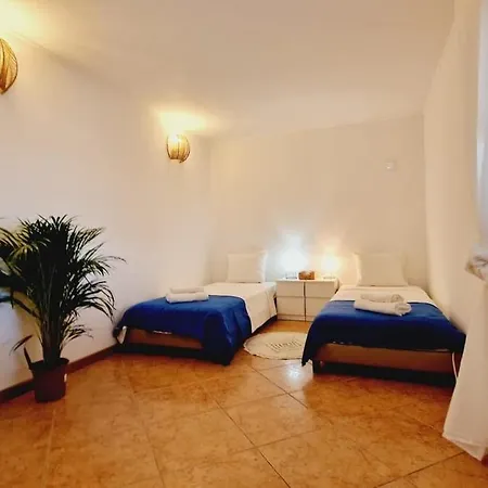 Дом отдыха Lazaro House *
