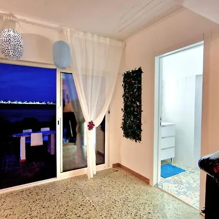 Holiday home Lazaro House *