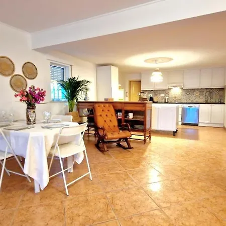 Lazaro House * Faro
